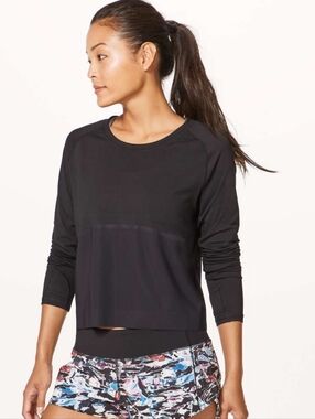 Lululemon Final Lap Long Sleeve 21 PTP Estimated Size 8